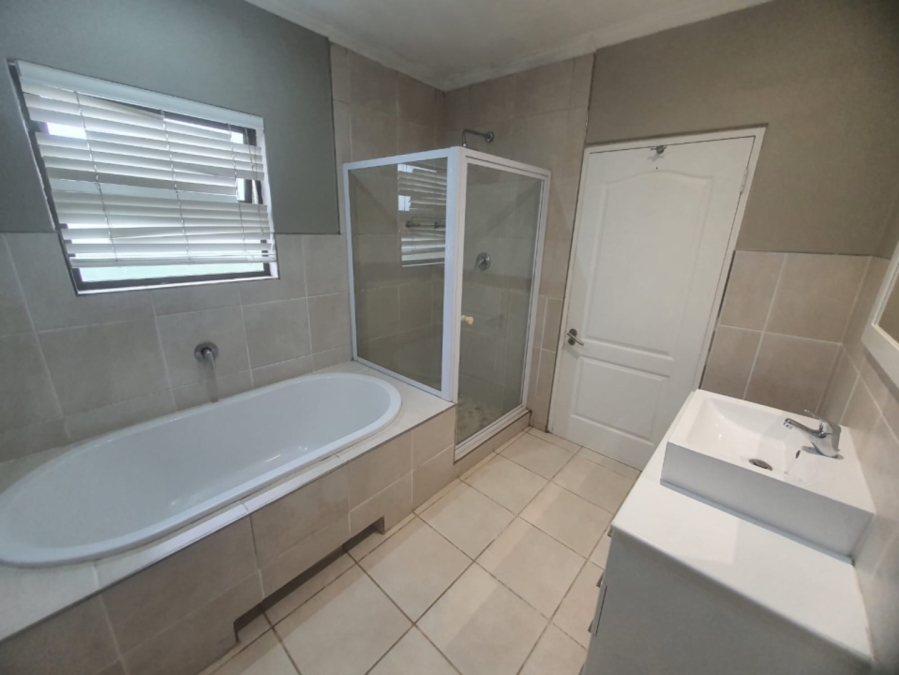 To Let 3 Bedroom Property for Rent in Abbotsford Eastern Cape